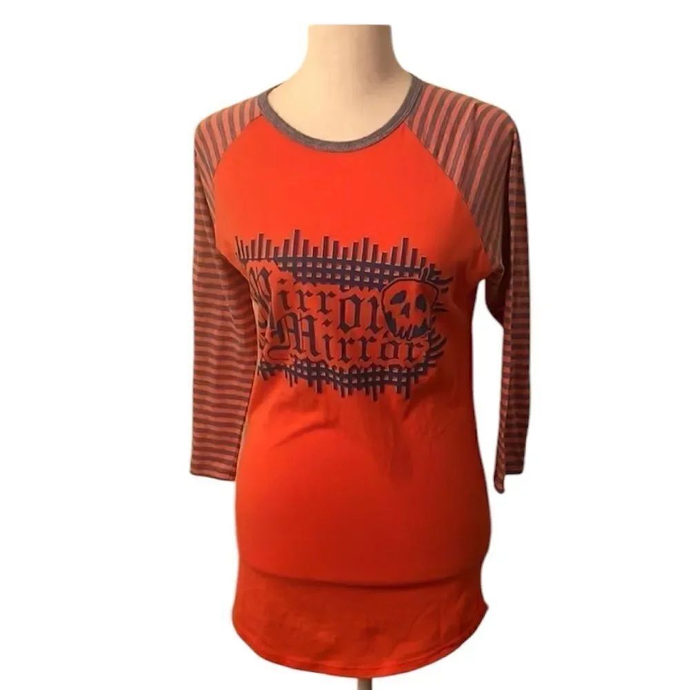NWT size XS 3/4 sleeve Disney Mirror Mirror
T-shirt nightshirt